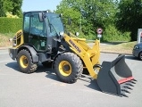 KOMATSU WA70M-8E0 front loader