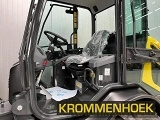 KOMATSU WA70M-8E0 front loader