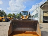 LIEBHERR L 566 front loader