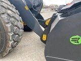 JOHN-DEERE 744 K front loader