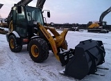 KOMATSU WA70M-8E0 front loader