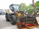 LIEBHERR L 526 front loader