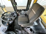 KOMATSU WA320-5 front loader