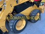 CATERPILLAR 242D mini loader