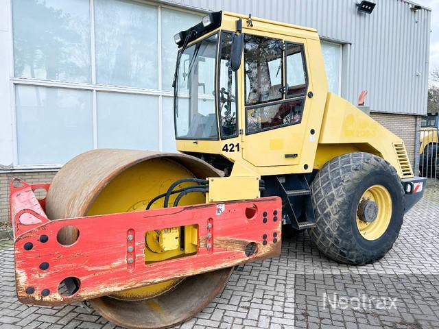 BOMAG BW 213 D-3 road roller (combined)