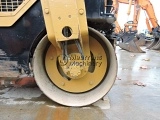 CATERPILLAR CB214E tandem roller