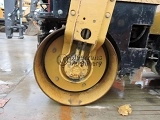 CATERPILLAR CB214E tandem roller