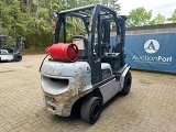 NISSAN UD 02 A 20 PQ forklift