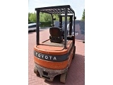 TOYOTA FBM 30 forklift