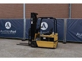 CATERPILLAR F 30 forklift