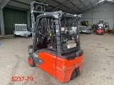 LINDE E18L forklift