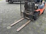 TOYOTA 02-7 FDF 25 forklift