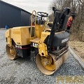 CATERPILLAR CB214E tandem roller