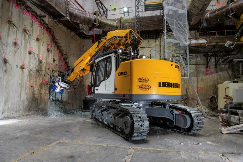 LIEBHERR R 950 Tunnel Litronic Crawler Excavator