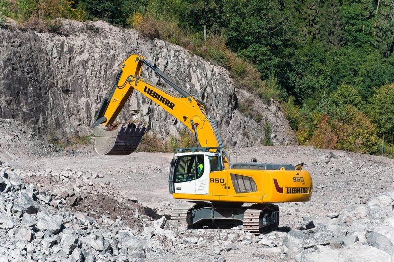 LIEBHERR R 950 SME Crawler Excavator