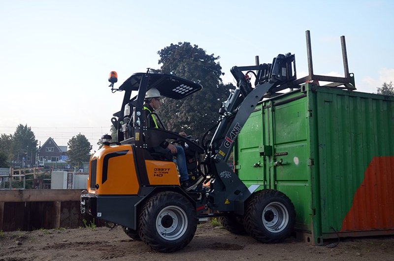 GIANT D 337 T X-TRA Front Loader