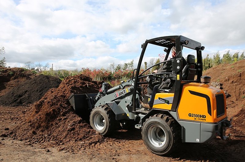 GIANT G2500 X-tra HD Front Loader